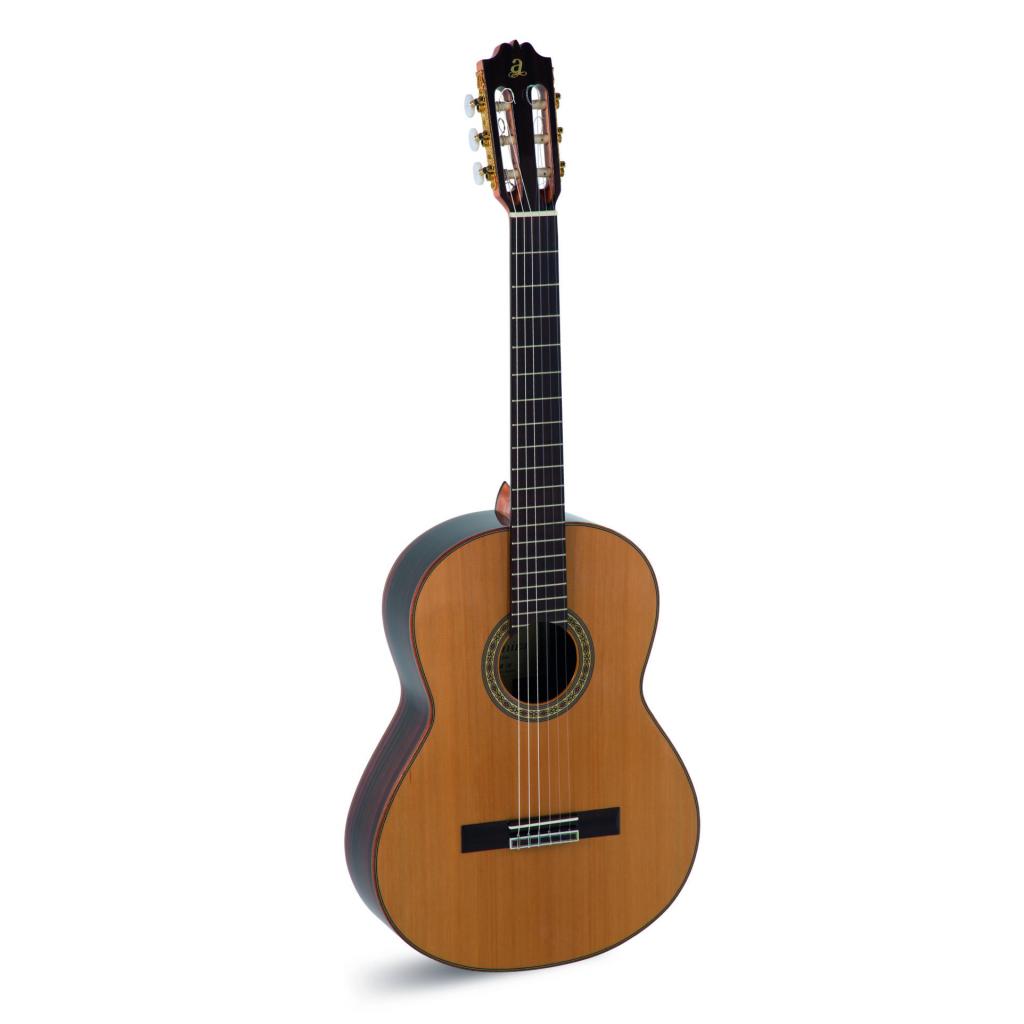 GUITARRA CLÁSICA ADMIRA A10 ELECTRIFICADA CON FISHMAN SERIE ARTESANÍA
