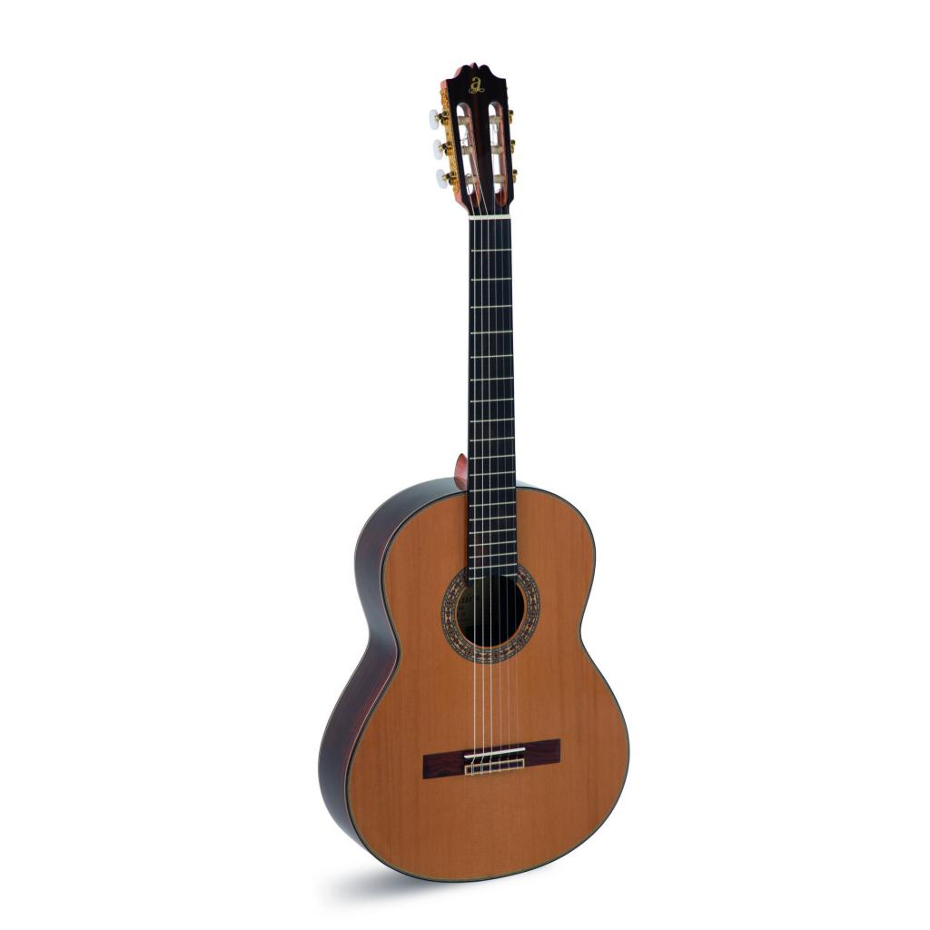 GUITARRA CLÁSICA ADMIRA A15 ELECTRIFICADA CON FISHMAN SERIE ARTESANÍA