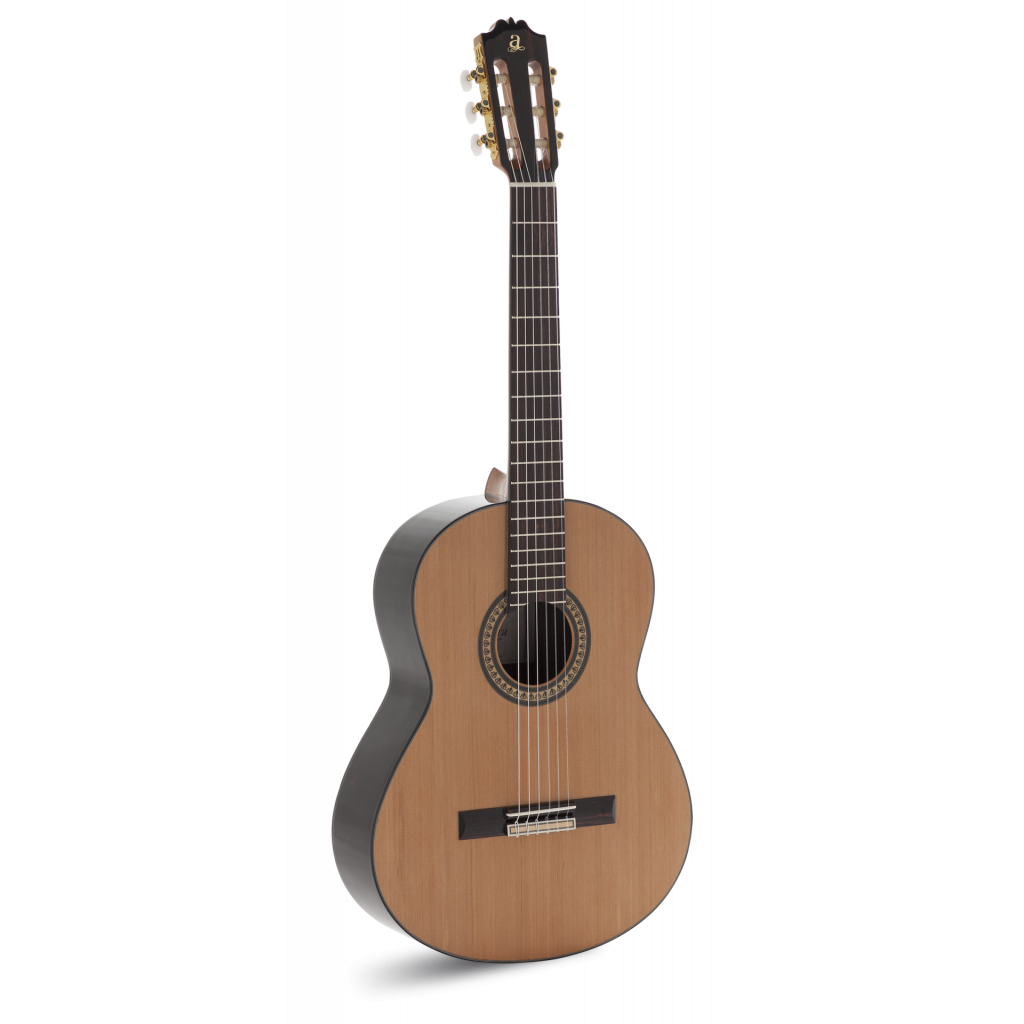 GUITARRA CLÁSICA ADMIRA A4 ELECTRIFICADA CON FISHMAN SERIE ARTESANÍA