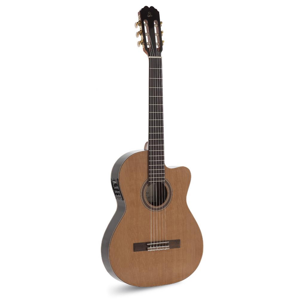 GUITARRA ADMIRA VIRTUOSO ELECTRIFICADA FISHMAN CLÁSICA BLEND CUERPO ESTRECHO CON CUTAWAY